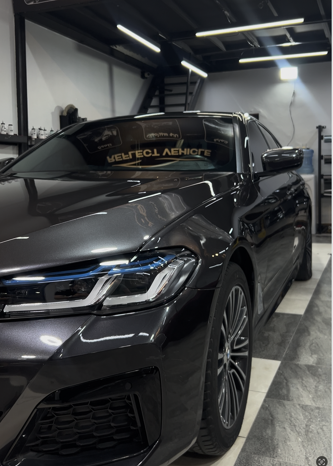 مشروع 4 - معرض أعمال ريفليكت للعناية بالسيارات